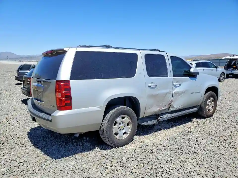 1GNSKJE37BR262728 2011 CHEVROLET SUBURBAN-2
