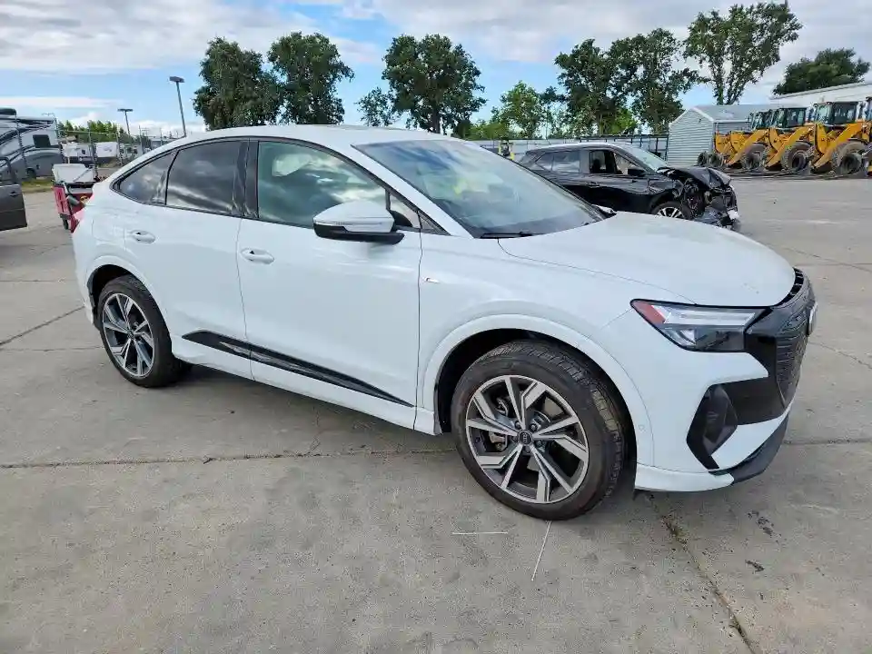 WA13UBFZ2RP057561 2024 AUDI Q4 E-TRON-3