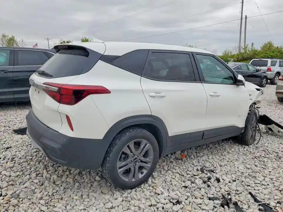 KNDEPCAA5N7233932 2022 KIA SELTOS-2