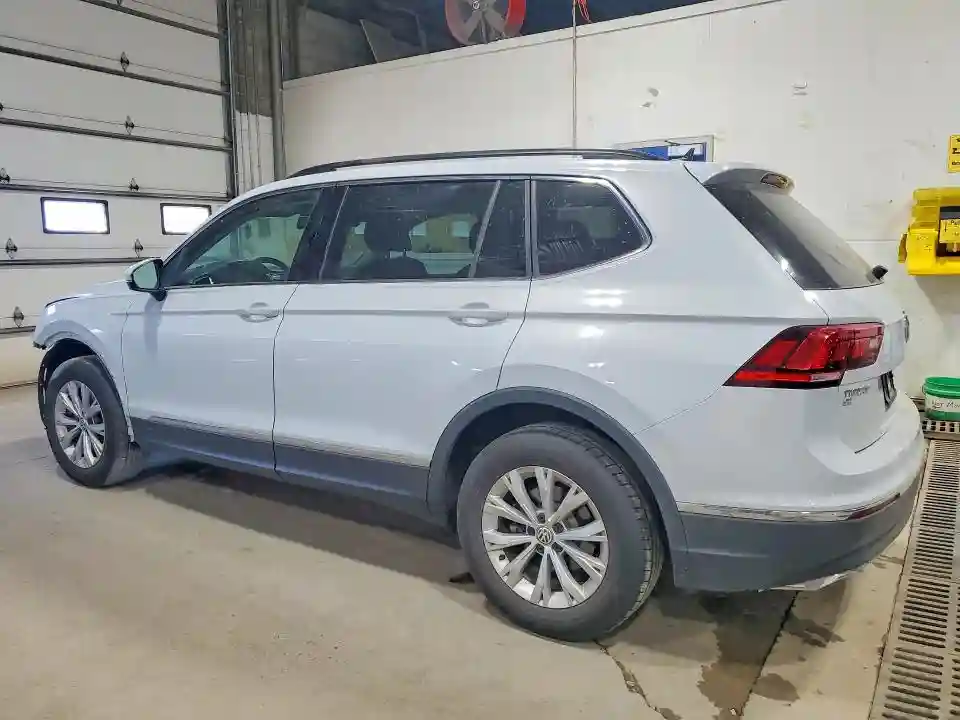 3VV2B7AX6JM100224 2018 VOLKSWAGEN TIGUAN-1