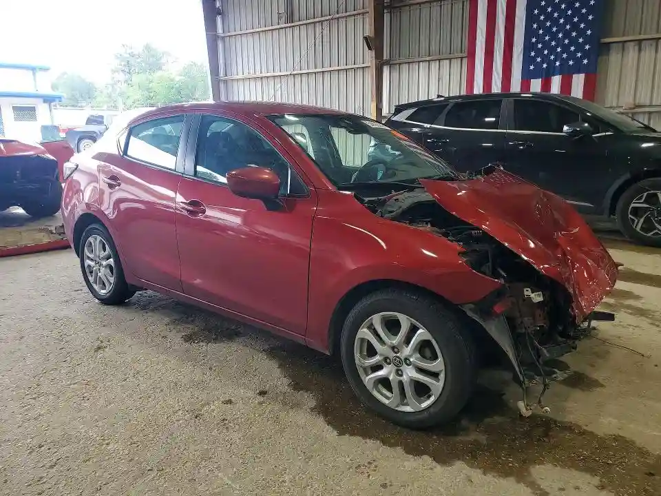 3MYDLBYV1JY303902 2018 TOYOTA YARIS-3