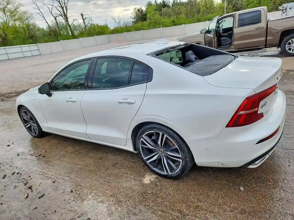 7JRBR0FM2KG014177 2019 VOLVO S60-1
