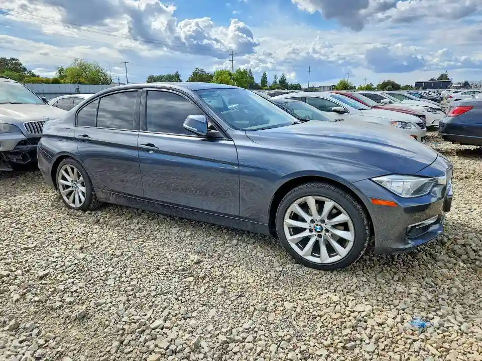 WBA3A5C50CFJ88886 2012 BMW 3 SERIES-3
