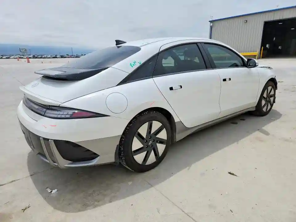 KMHM24AA7RA071922 2024 HYUNDAI IONIQ 6 SE-2