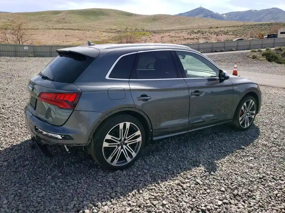 WA1C4AFY8J2104062 2018 AUDI SQ5-2