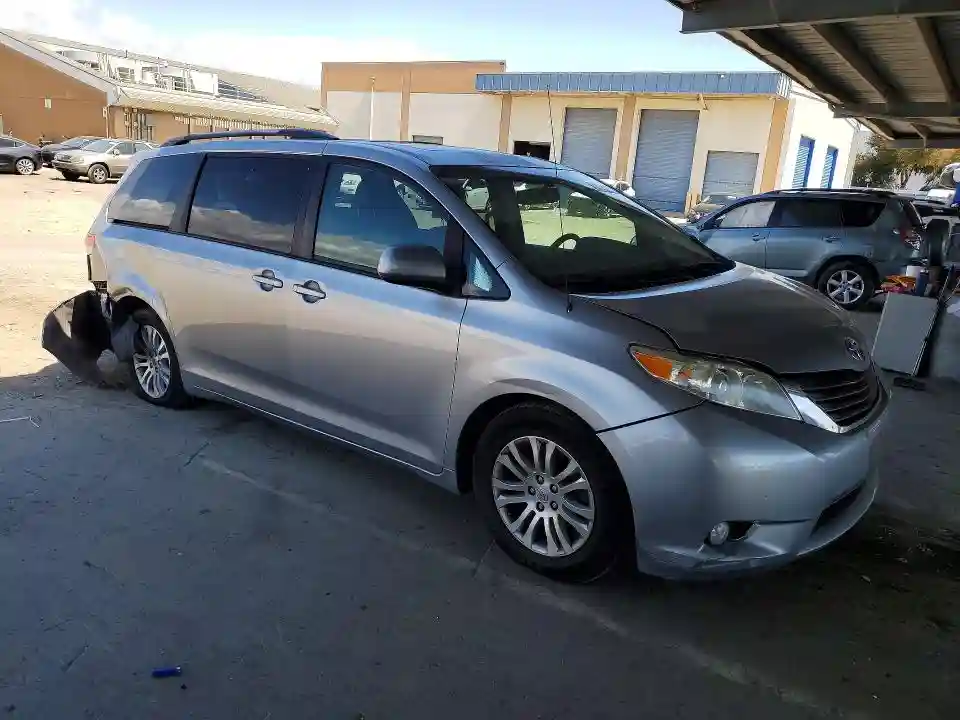 5TDYK3DCXBS043506 2011 TOYOTA SIENNA-3