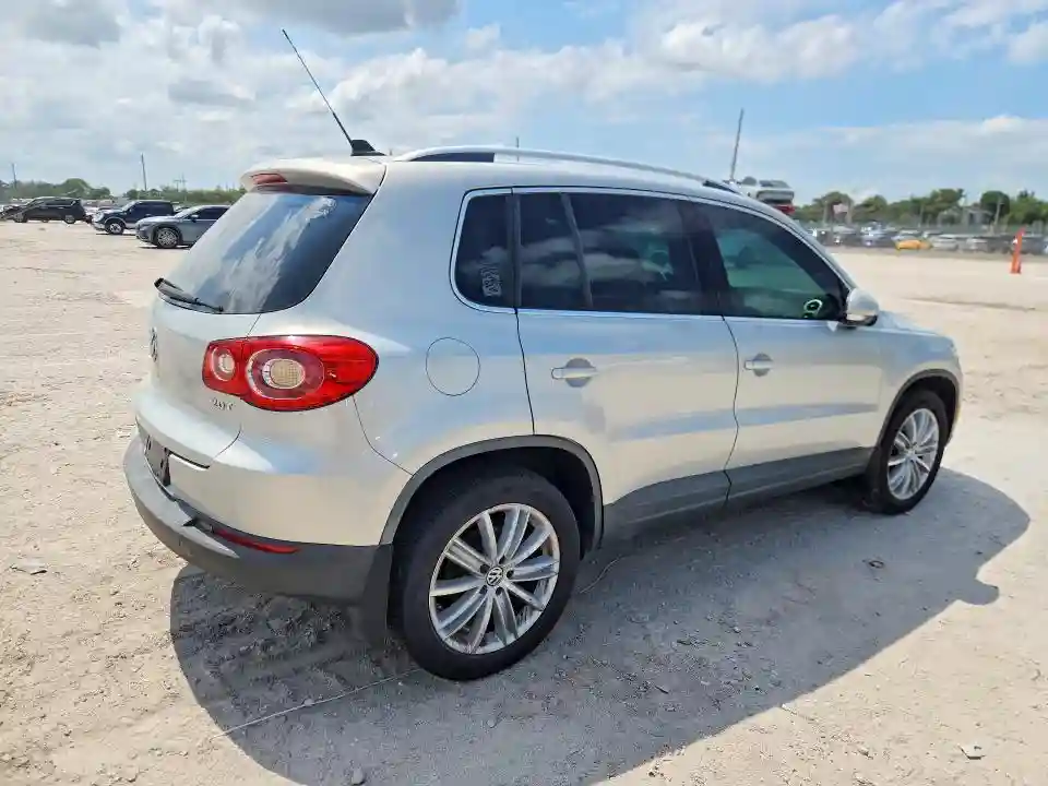WVGAV7AX0AW520963 2010 VOLKSWAGEN TIGUAN-2
