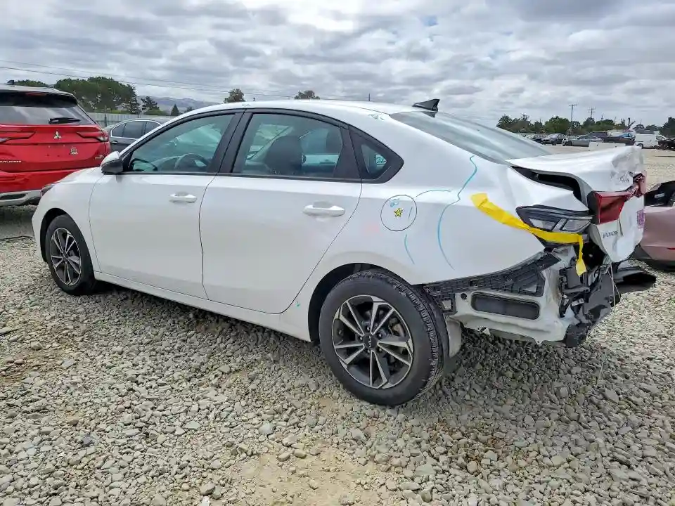 3KPF24AD7PE608824 2023 KIA FORTE-1