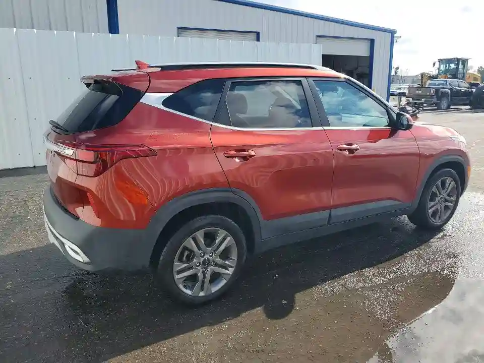 KNDEU2AA1N7236488 2022 KIA SELTOS-2