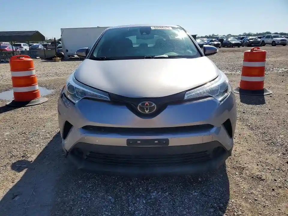 NMTKHMBX7JR047901 2018 TOYOTA C-HR-4