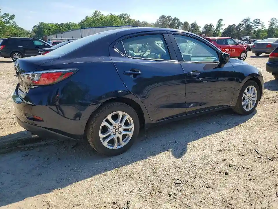 3MYDLBYV8HY161557 2017 TOYOTA YARIS-2
