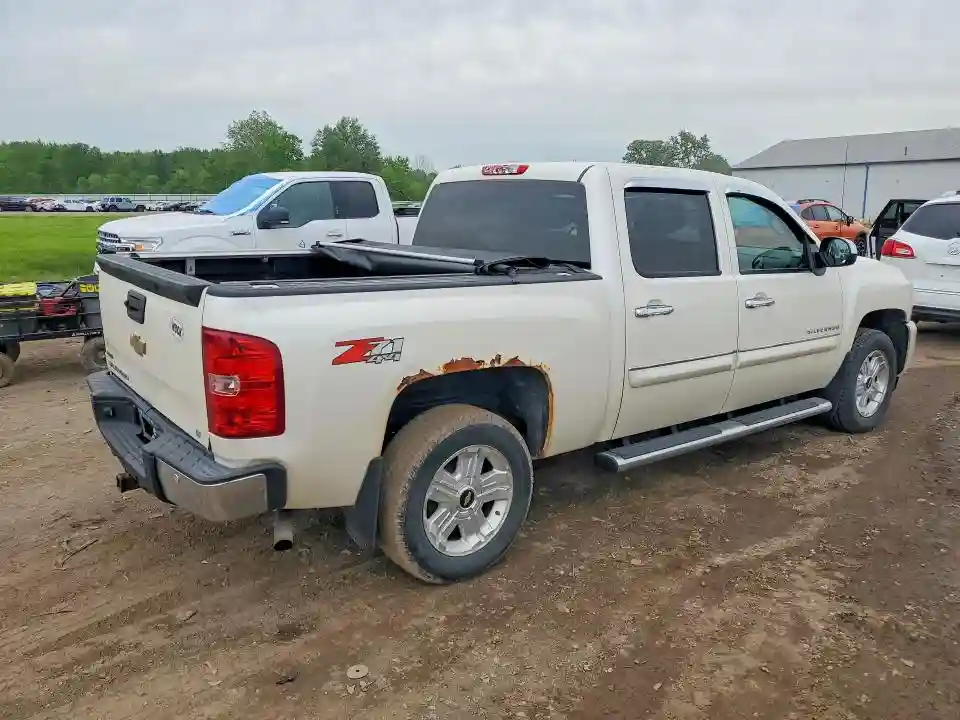 3GCPKSE32BG321172 2011 CHEVROLET SILVERADO-2