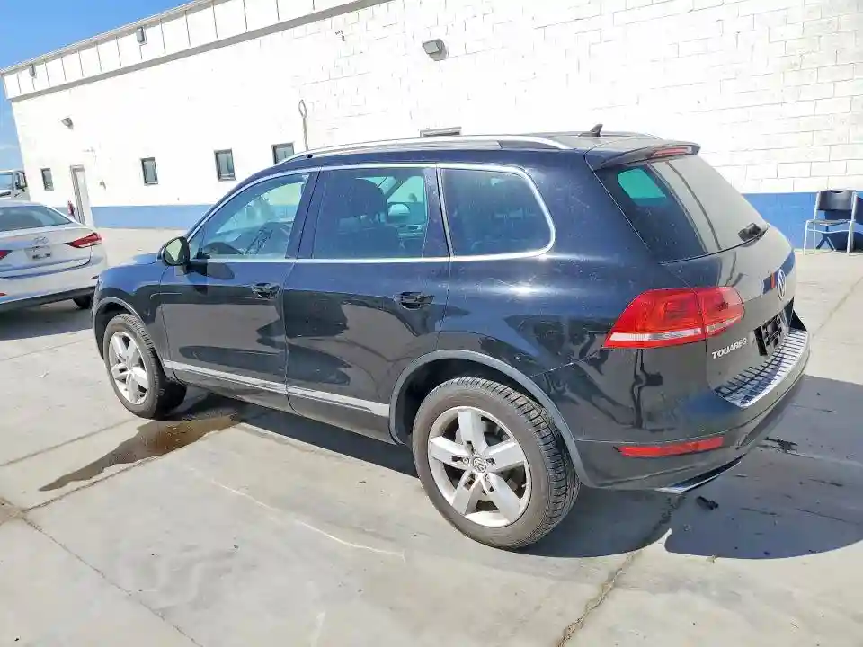 WVGFF9BP9BD006779 2011 VOLKSWAGEN TOUAREG-1