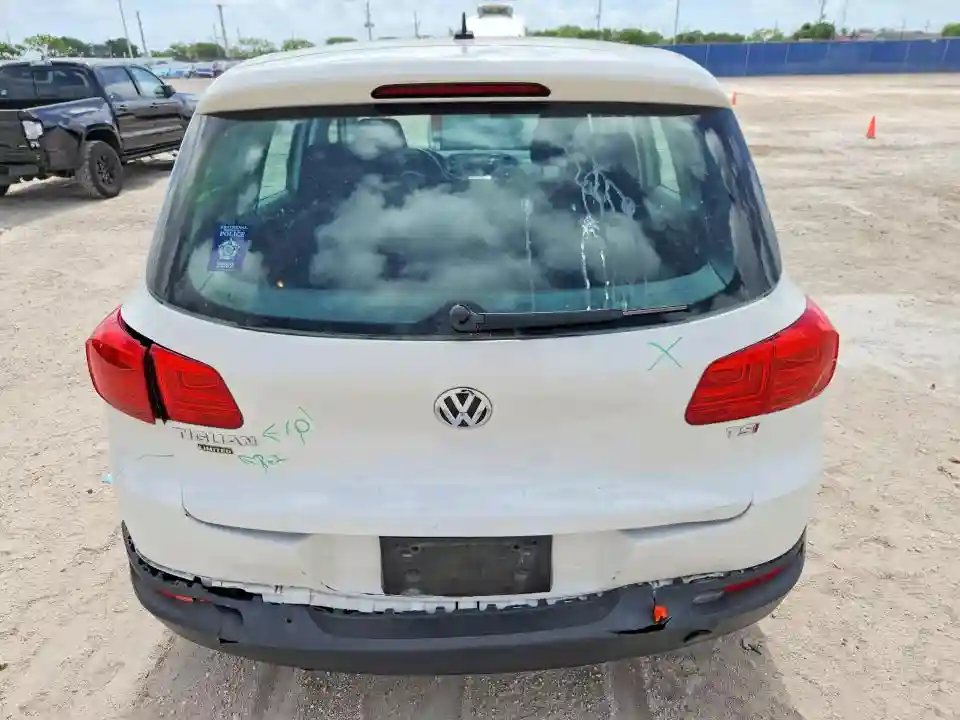 WVGAV7AX3HK049215 2017 VOLKSWAGEN TIGUAN-5