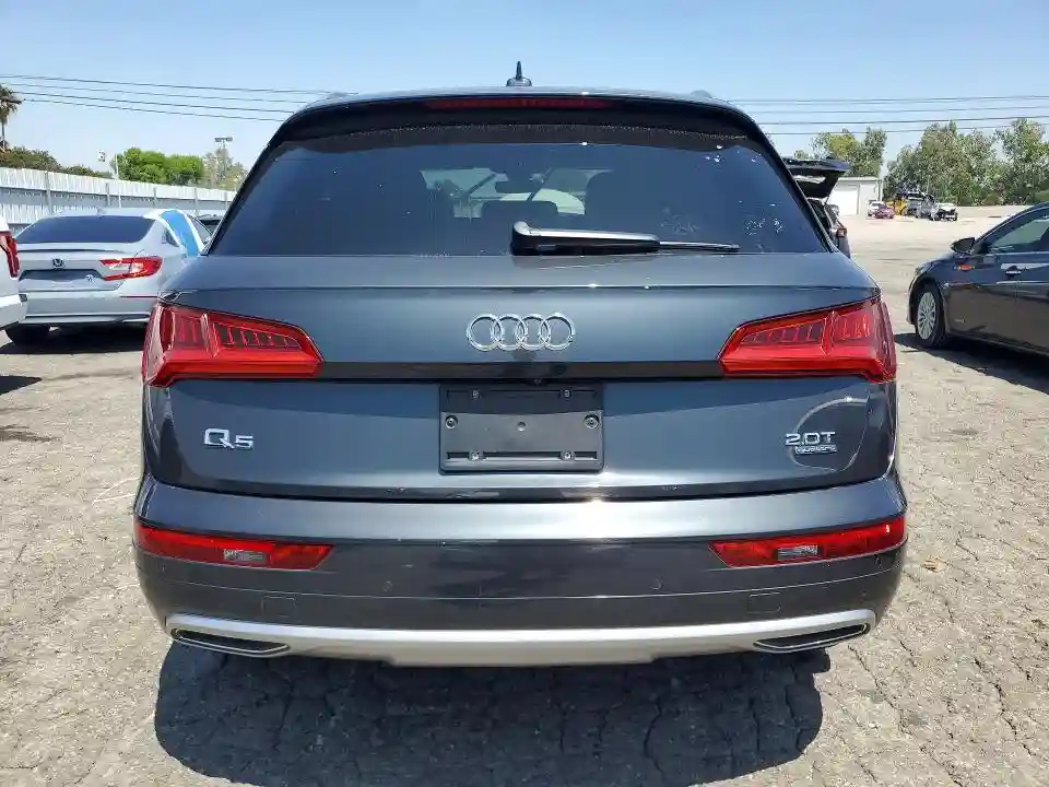 WA1BNAFY1J2055019 2018 AUDI Q5-5