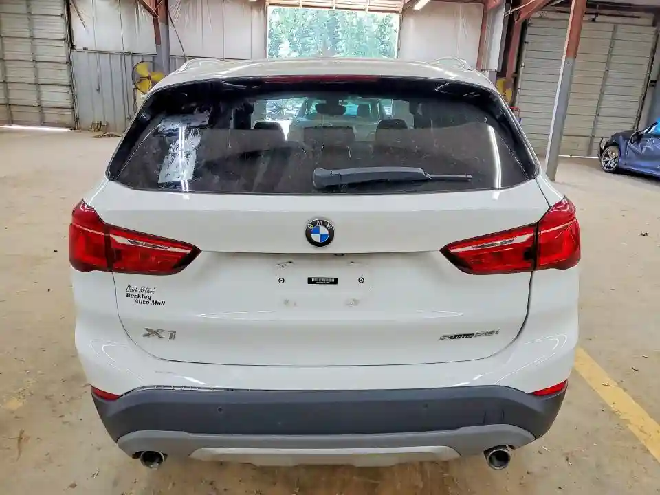 WBXHT3C36J5L30928 2018 BMW X1-5
