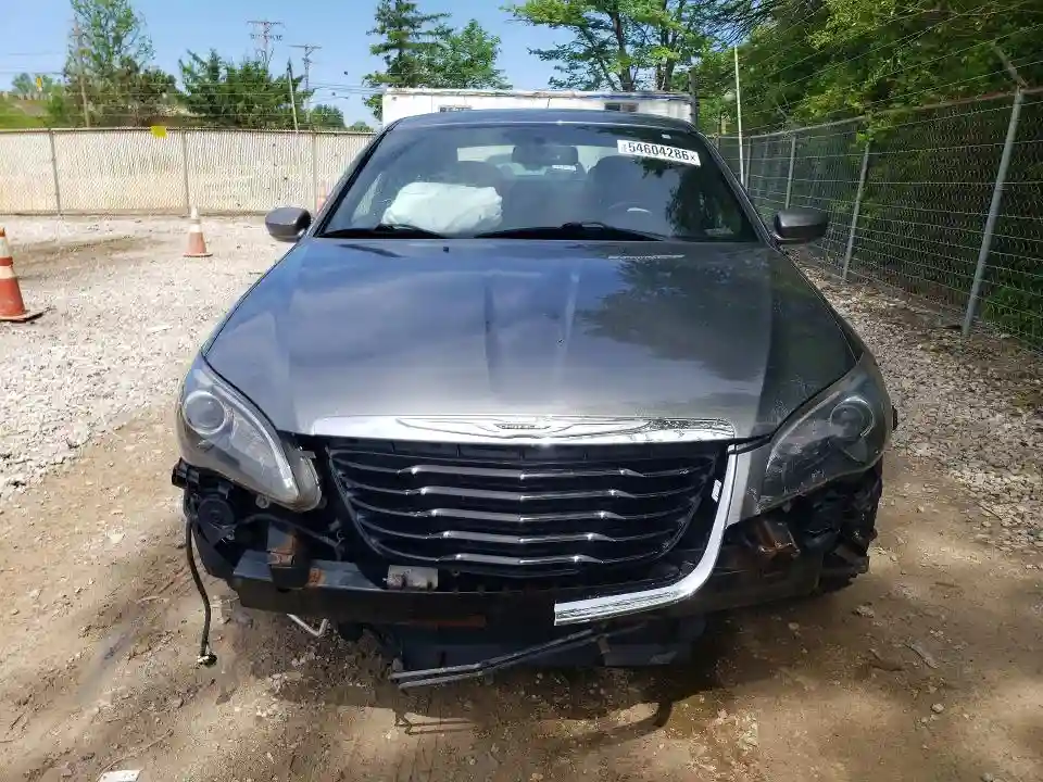 1C3BC8FGXBN577471 2011 CHRYSLER 200-4