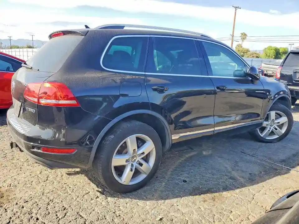 WVGFG9BPXBD003385 2011 VOLKSWAGEN TOUAREG-2