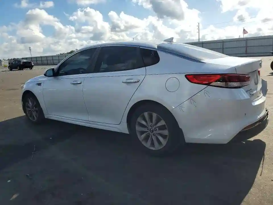 5XXGT4L36JG268621 2018 KIA OPTIMA-1