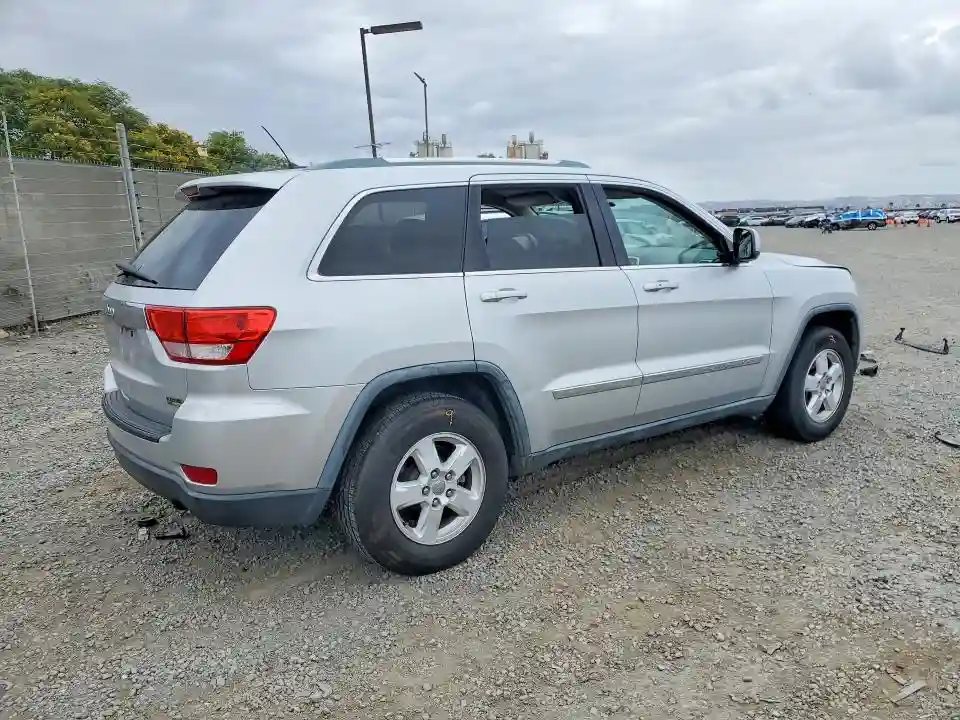 1J4RS4GG5BC591546 2011 JEEP GRAND CHEROKEE-2