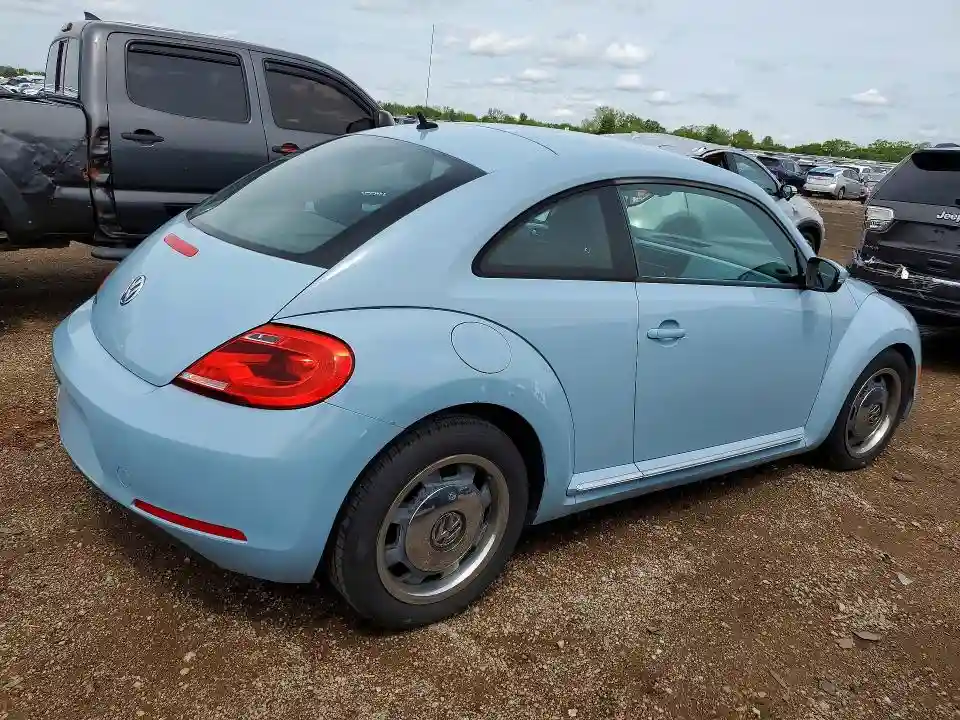 3VWJX7AT0CM656599 2012 VOLKSWAGEN BEETLE-2