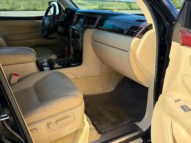 JTJHY7AX5B4083143 2011 LEXUS LX570-4