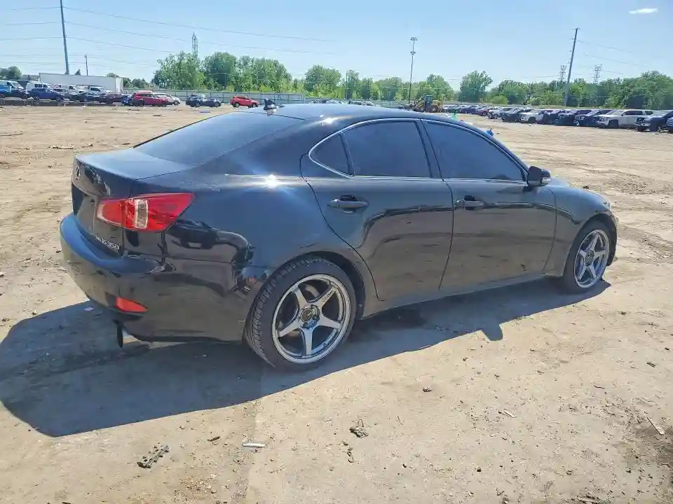 JTHCE5C20B5001050 2011 LEXUS IS-2