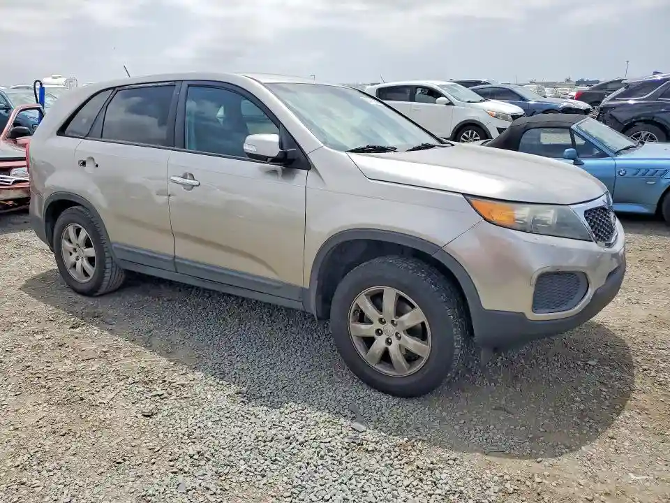 5XYKT3A11CG279823 2012 KIA SORENTO-3