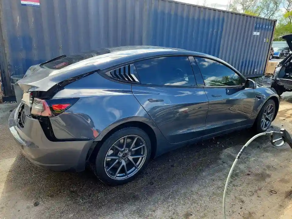 5YJ3E1EB2PF392201 2023 TESLA MODEL 3-2