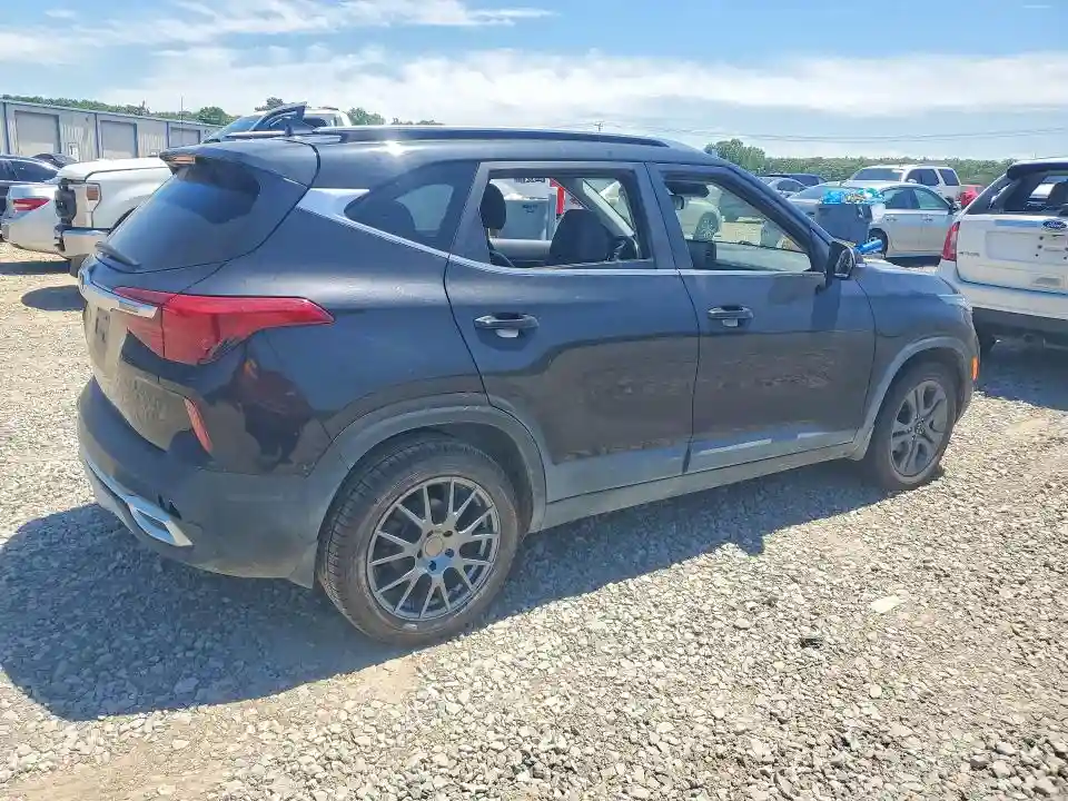 KNDEU2AA0M7229949 2021 KIA SELTOS-2