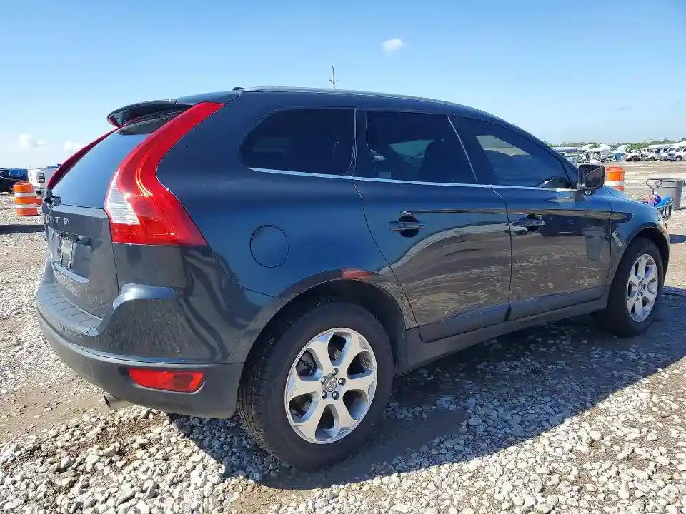 YV4952DL2D2382063 2013 VOLVO XC60-2