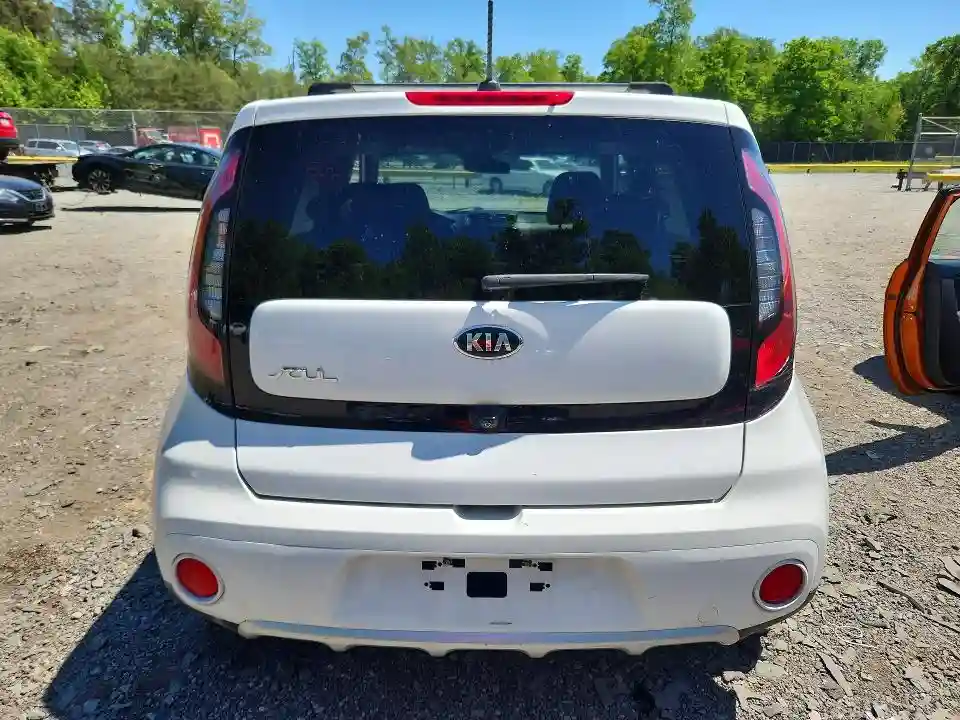 KNDJP3A51J7893249 2018 KIA SOUL-5