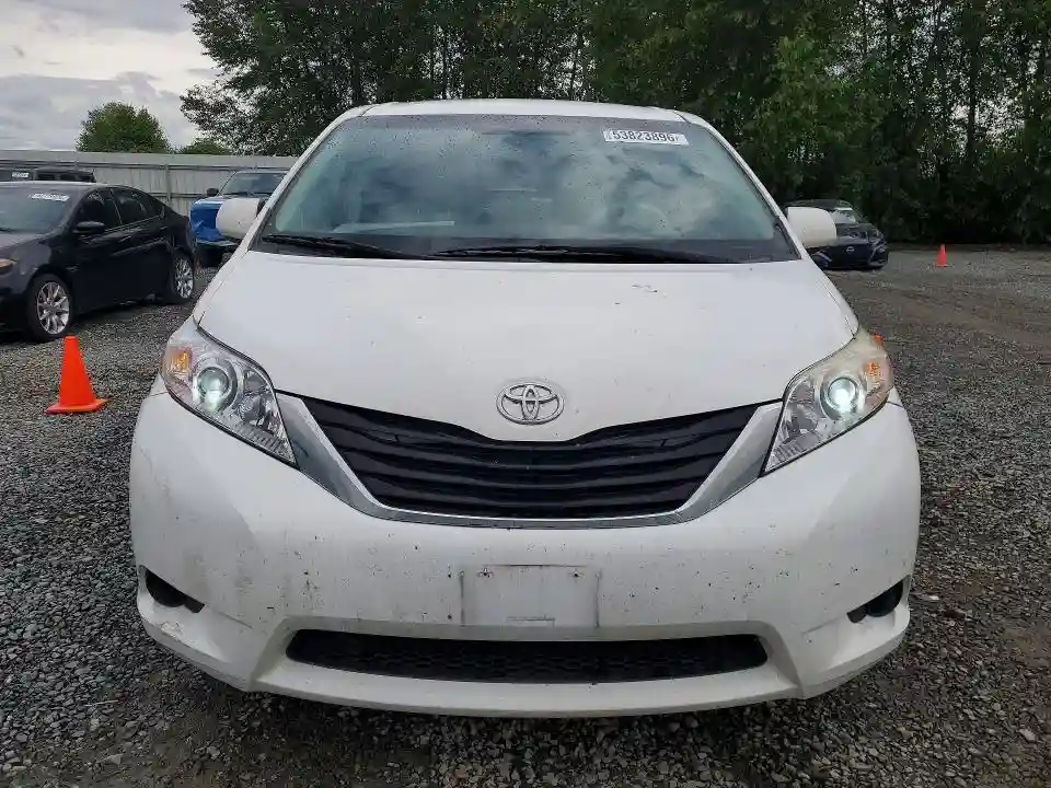 5TDJK3DC7BS025790 2011 TOYOTA SIENNA-4