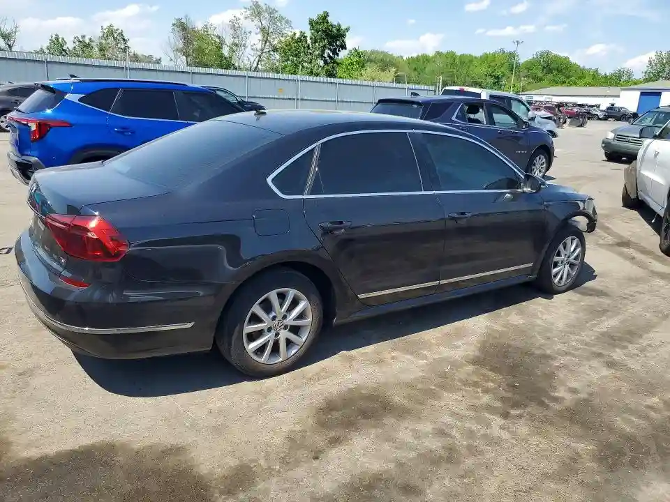 1VWAT7A35HC042622 2017 VOLKSWAGEN PASSAT-2