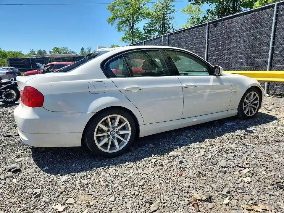 WBAPH7G57BNL85979 2011 BMW 3 SERIES-2