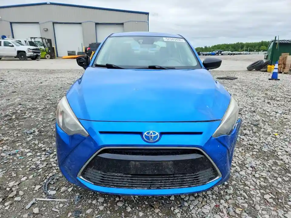 3MYDLBYV9HY185821 2017 TOYOTA YARIS-4