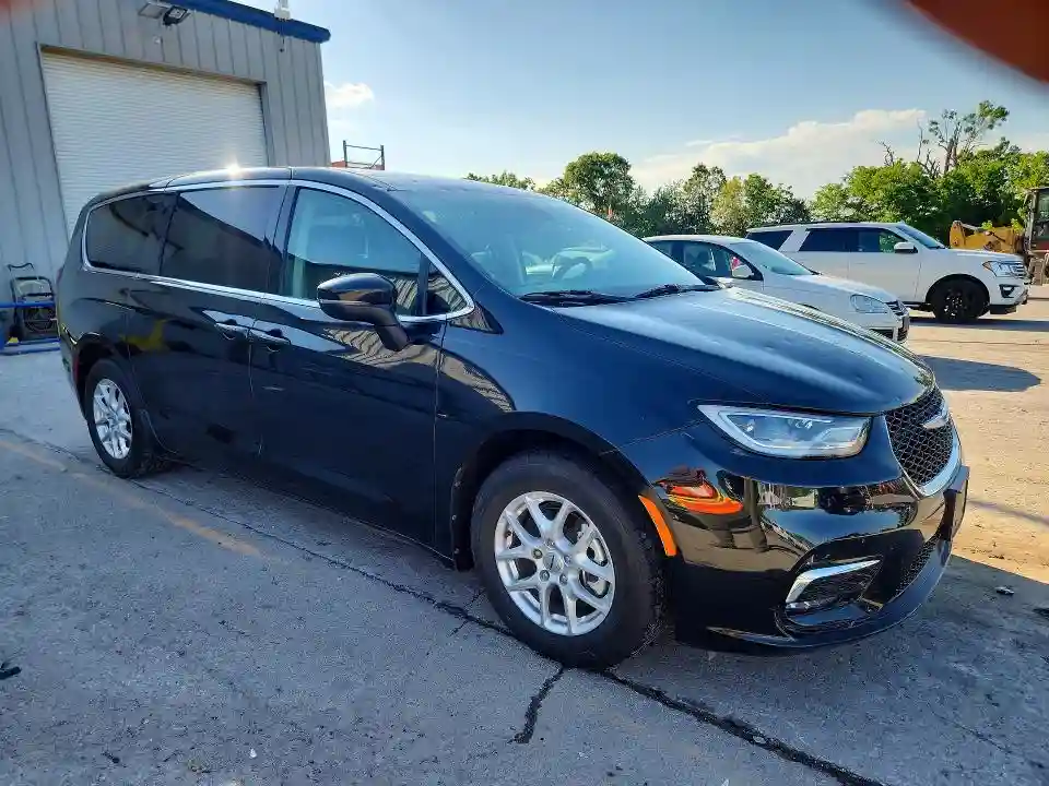 2C4RC1BG1PR587033 2023 CHRYSLER PACIFICA-3