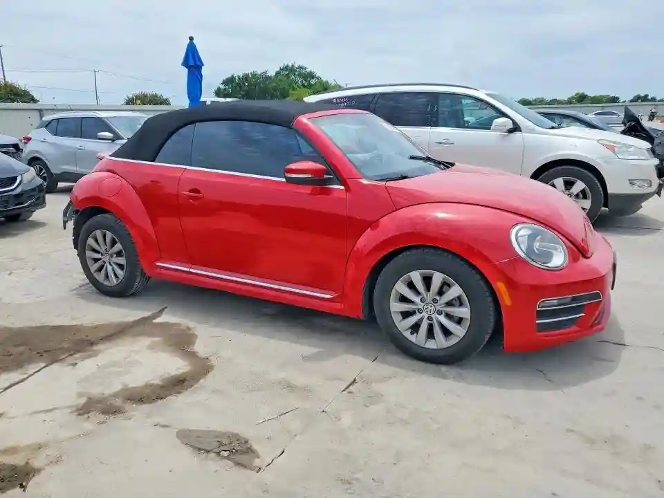 3VW5DAAT8JM516630 2018 VOLKSWAGEN BEETLE-3