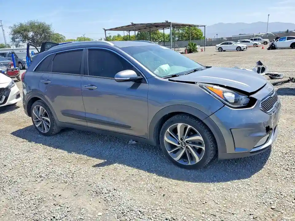 KNDCE3LC8H5075968 2017 KIA NIRO-3