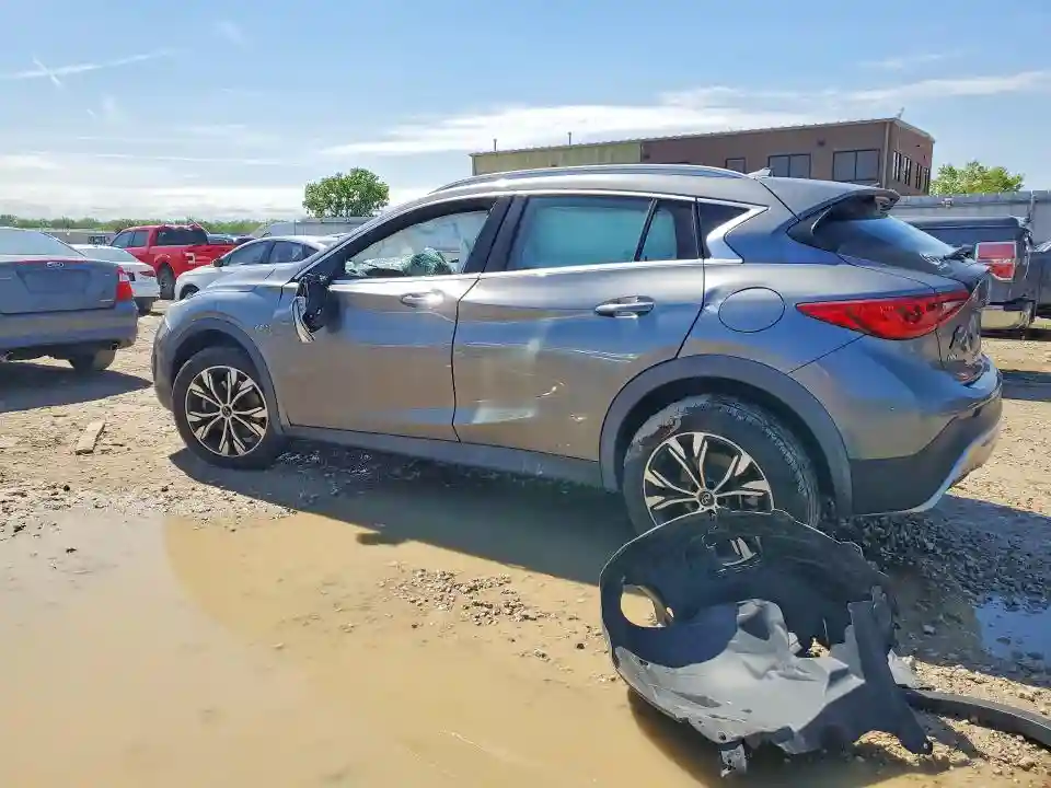 SJKCH5CR5JA060412 2018 INFINITI QX30-1