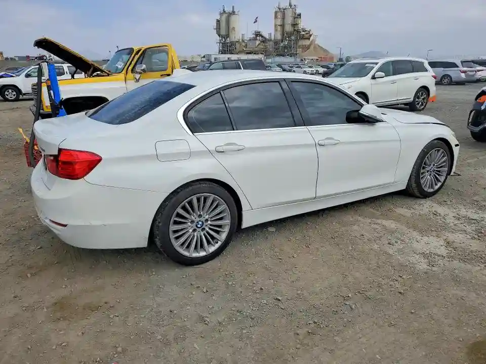 WBA3A5G56CNP16933 2012 BMW 3 SERIES-2