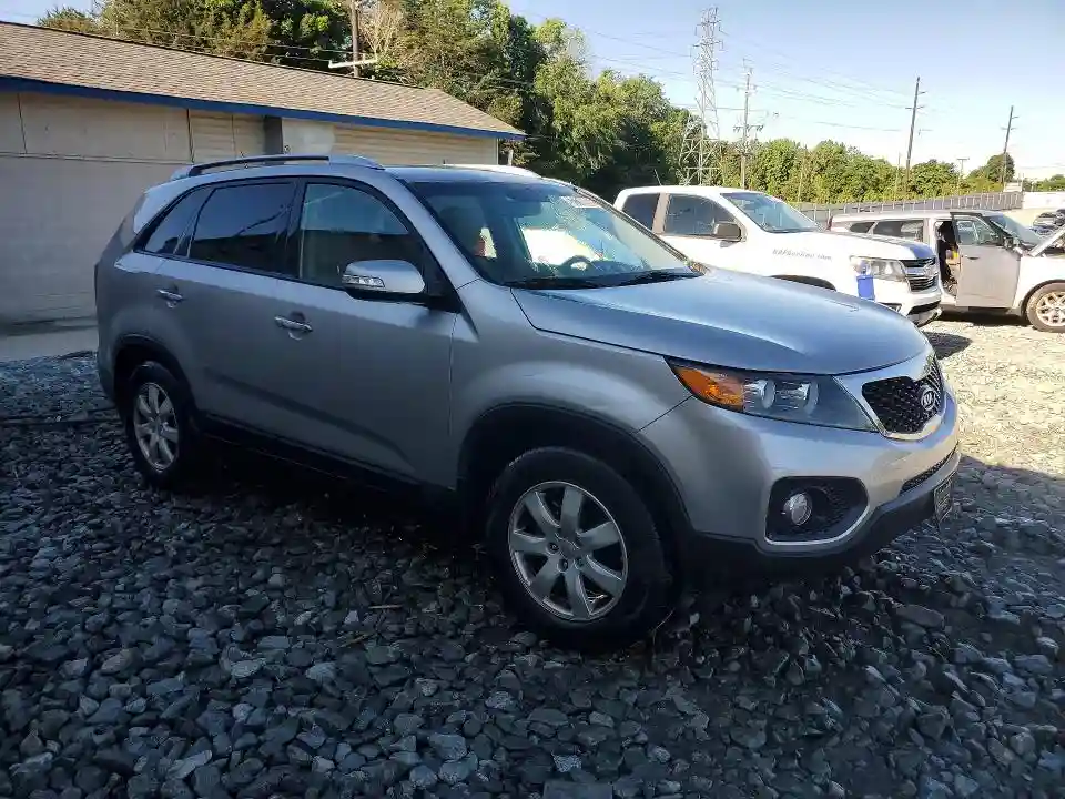 5XYKT4A68DG335257 2013 KIA SORENTO-3