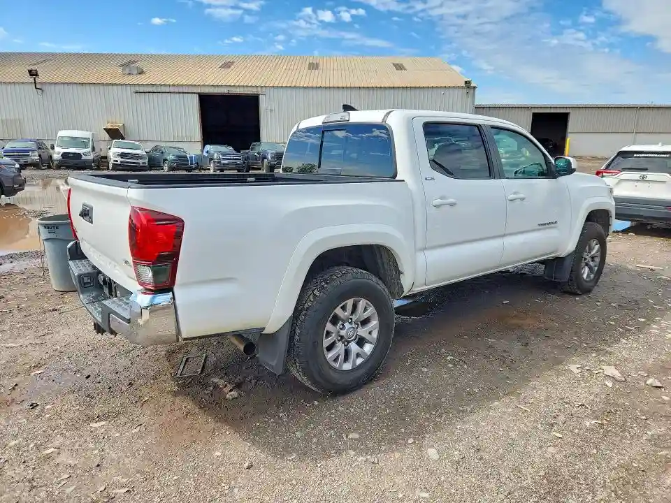 5TFCZ5AN4JX129331 2018 TOYOTA TACOMA-2