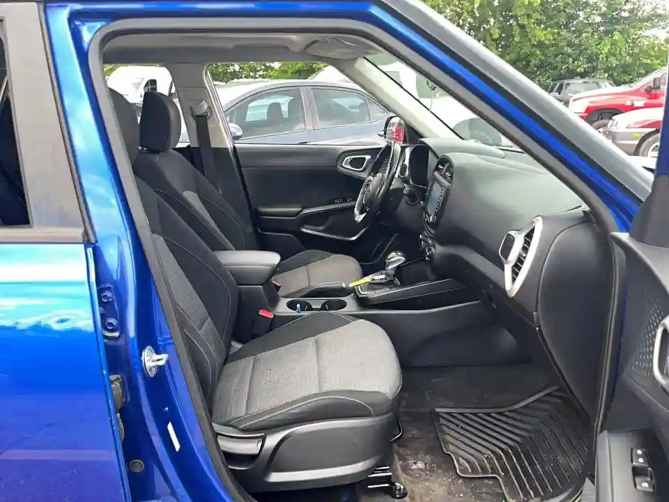 KNDJ63AU0L7079882 2020 KIA SOUL-4