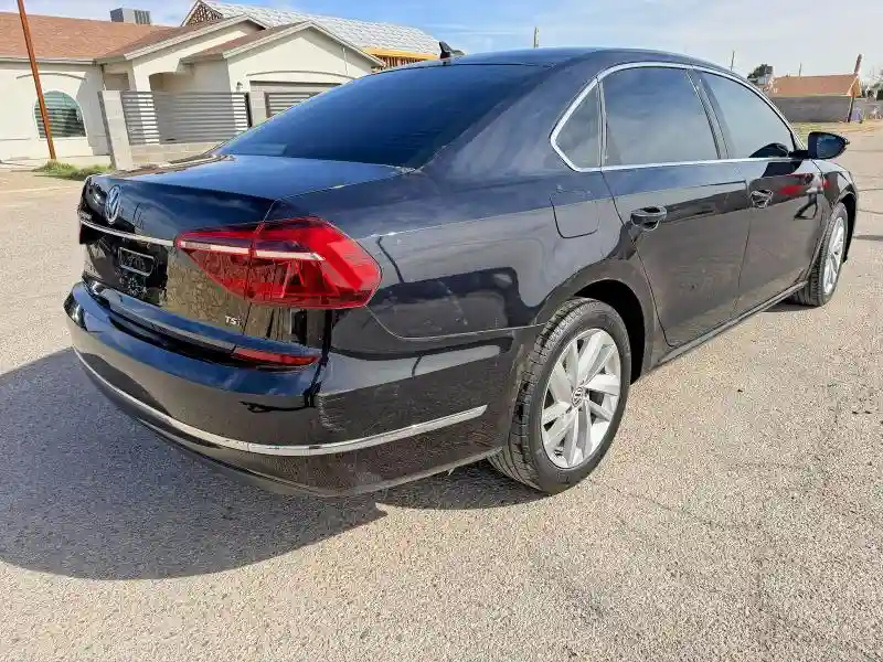 1VWBA7A33JC005519 2018 VOLKSWAGEN PASSAT-3