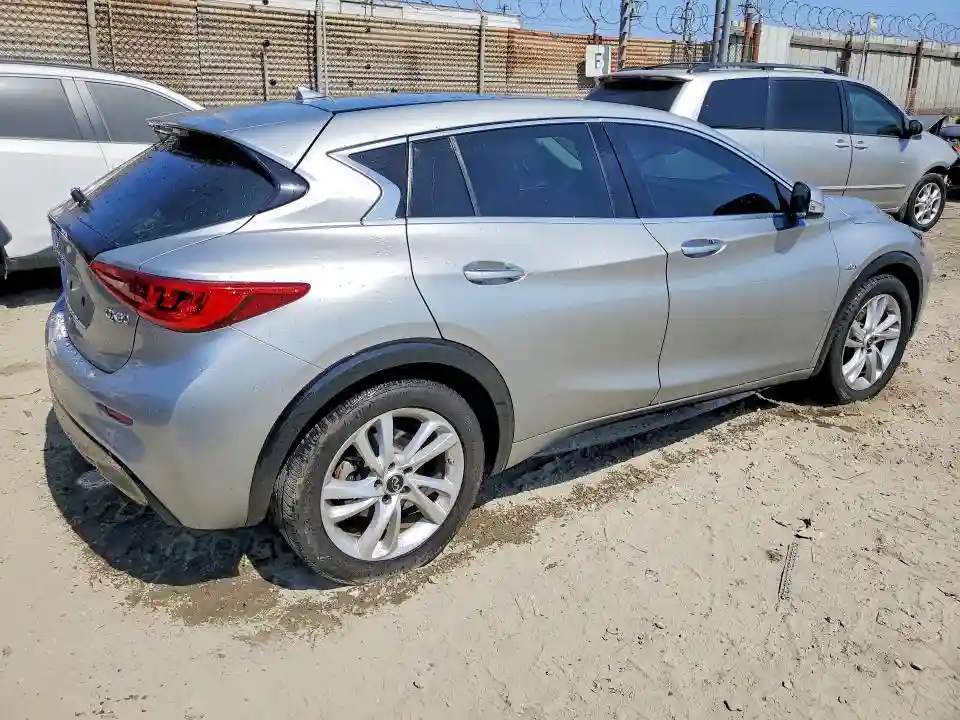 SJKCH5CPXKA010069 2019 INFINITI QX30-2