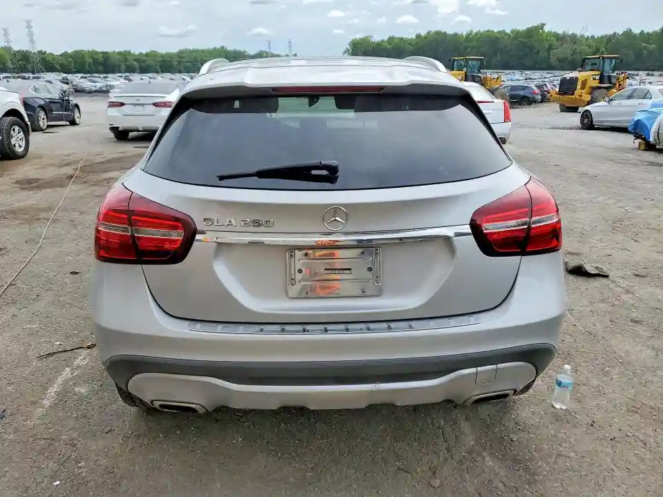 WDCTG4EBXJJ385132 2018 MERCEDES-BENZ GLA-CLASS-5