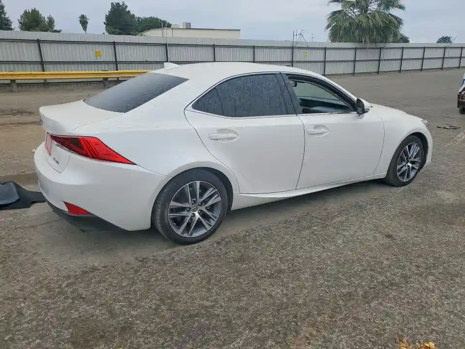 JTHBA1D24J5083913 2018 LEXUS IS-2