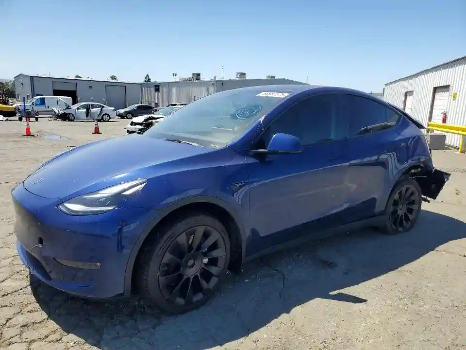 7SAYGDEE9PF748576 2023 TESLA MODEL Y-0