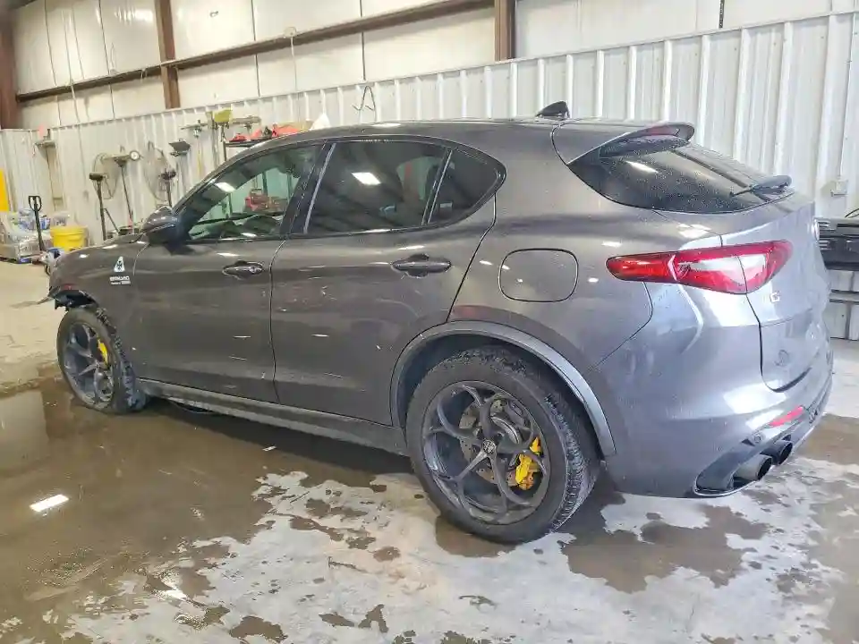 ZASFAKEV8J7C20154 2018 ALFA ROMEO STELVIO-1